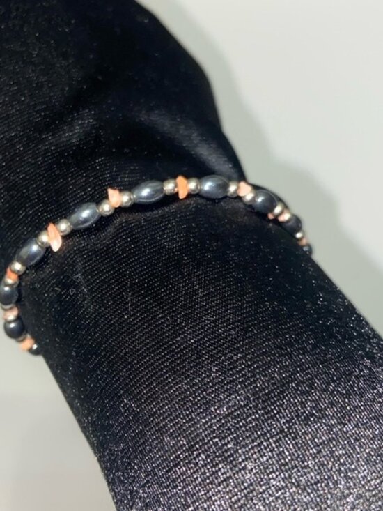 Elegant Black and Gold Beaded Bracelet - Picture 2 of 2